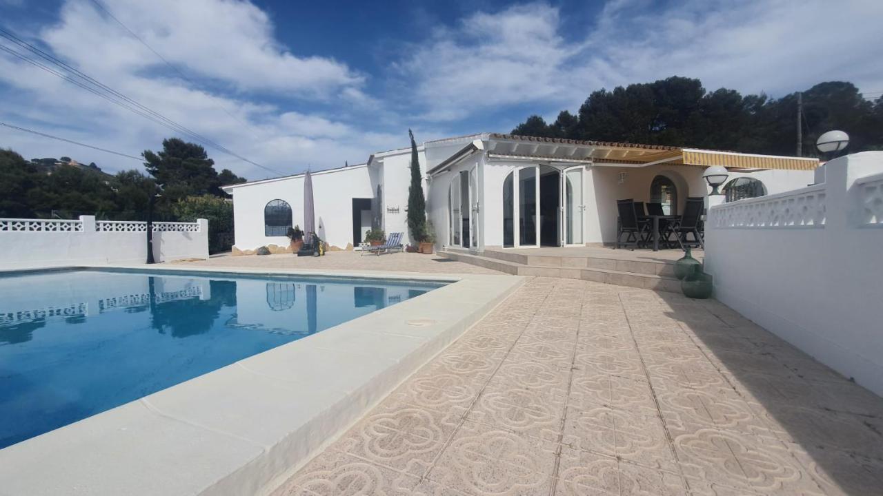 Vil·la Cheerful 2-bedroom With Private Pool